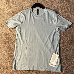 Men Lululemon the fundamental t